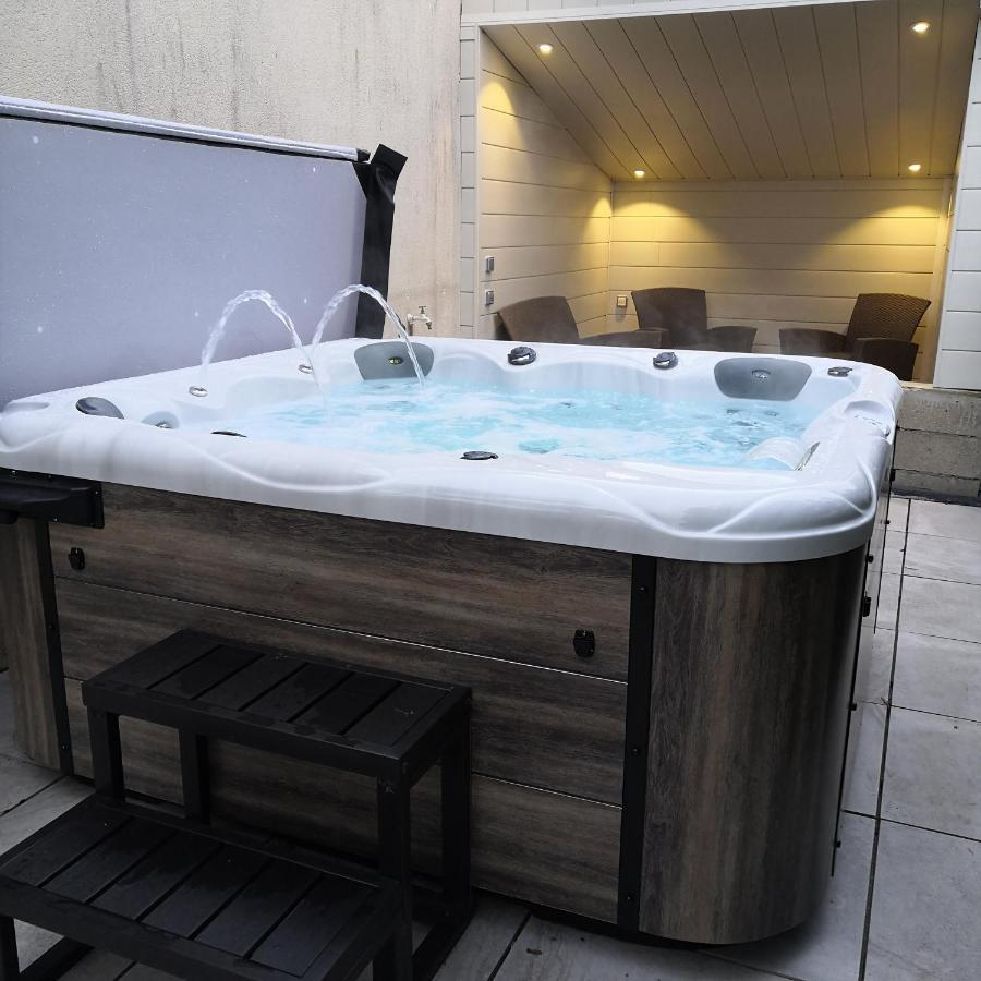 O Rethel Jacuzzi, Gite Ardennes Exteriör bild