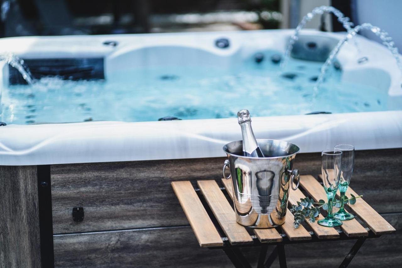 O Rethel Jacuzzi, Gite Ardennes Exteriör bild