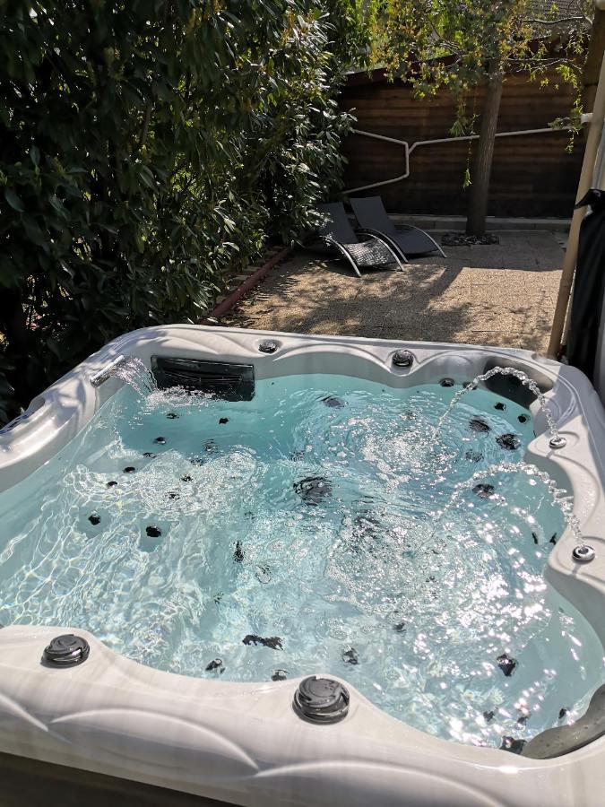 O Rethel Jacuzzi, Gite Ardennes Exteriör bild